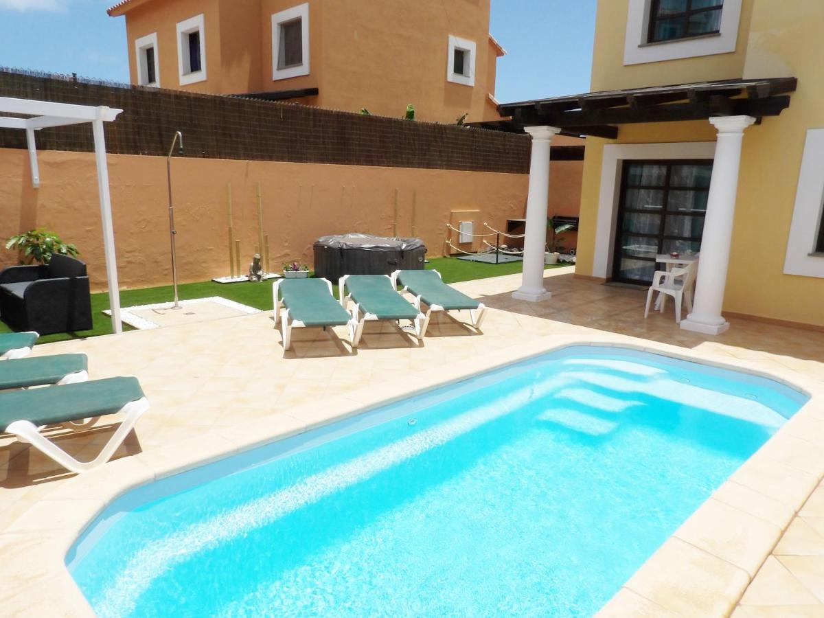 Villas Brujula Company คอร์ราเลโฮ ภายนอก รูปภาพ